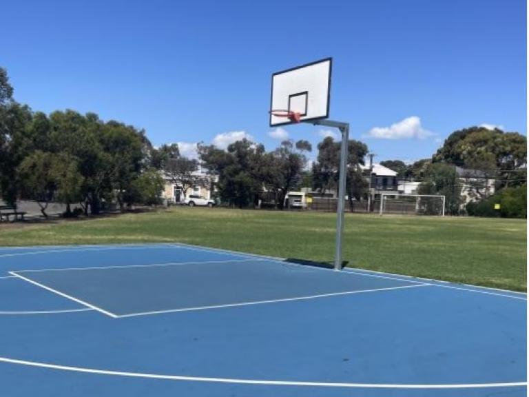 Basketball and netball ring